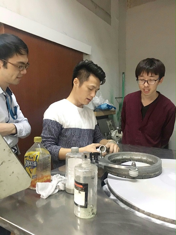 普联科技莅临贵华模具抛光