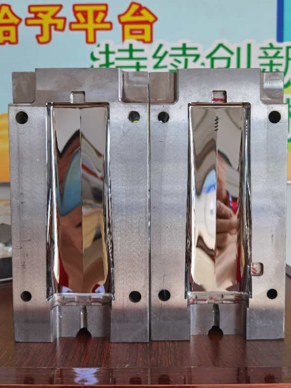 老司机都选择贵华模具抛光