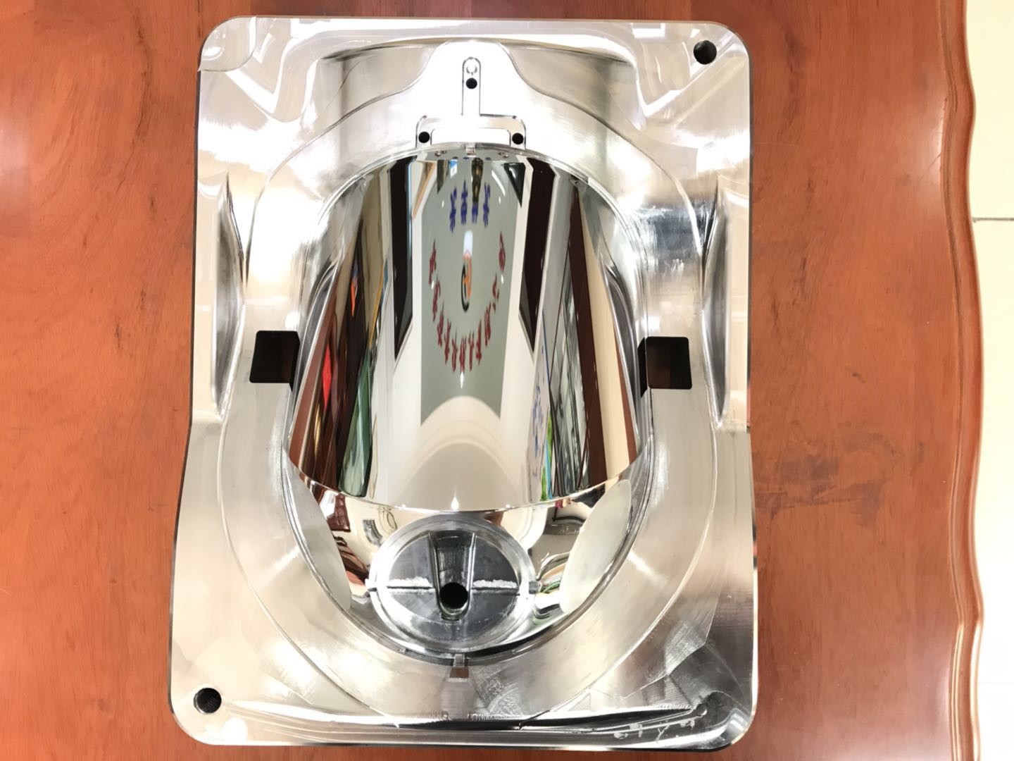你知道模具抛光应该看贵华模具抛光吗