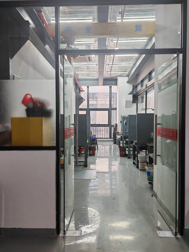 贵华模具抛光公司前台