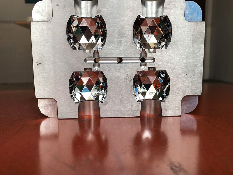 贵华棱形模具抛光 (2) 贵华棱形模具抛光 (2)